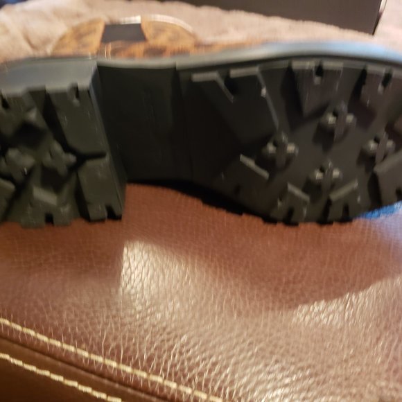 Vince Camuto  Chelsea Boots - Kelivena Women Size 9 - New No Tags - Picture 5 of 5